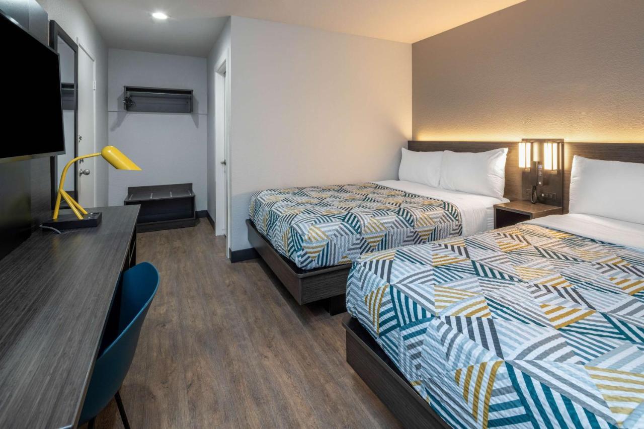 Deluxe Quadruple Room,1076423407:JPEG