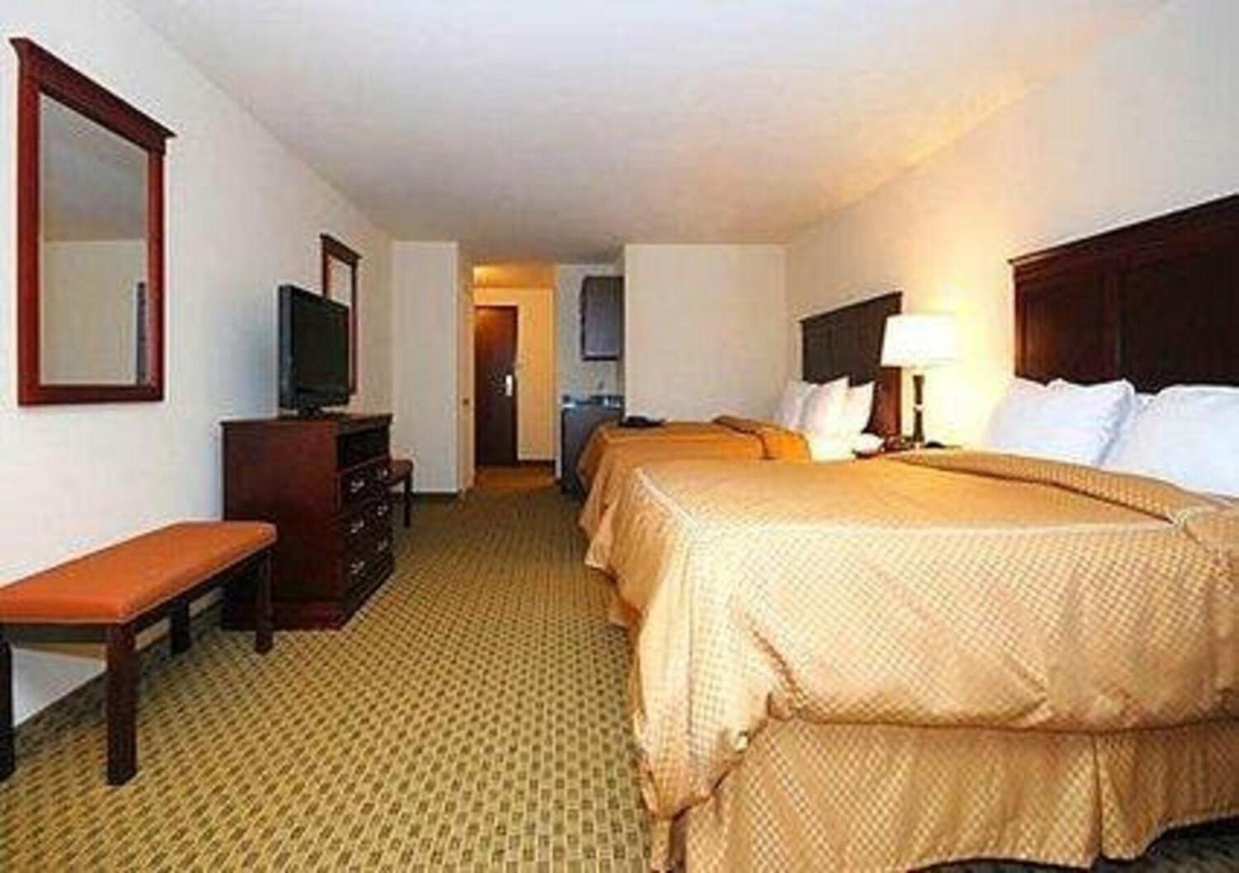 Queen Suite Two Queen Beds Non-Smoking