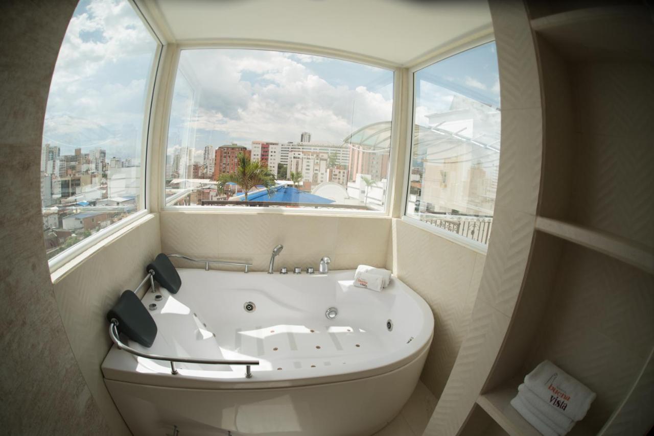 Deluxe Suite Spa Bath,1742755482:JPEG