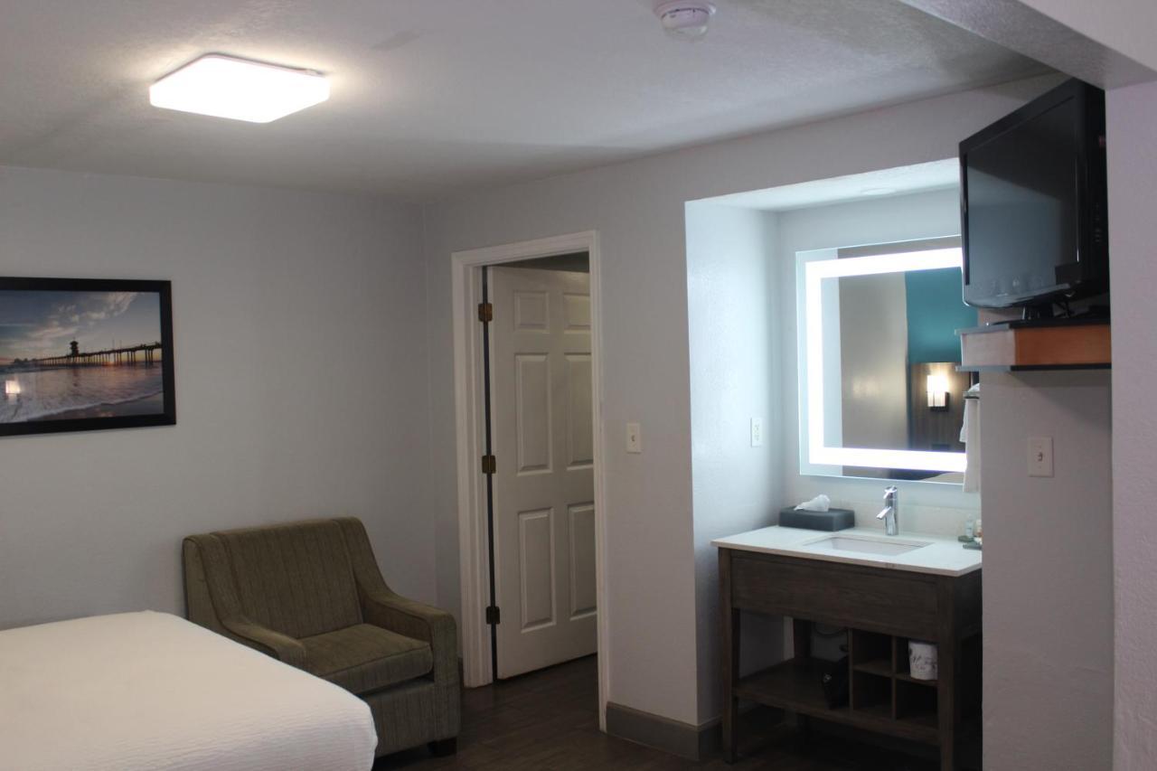 Partial Split Queen Suite City View Non-Smoking