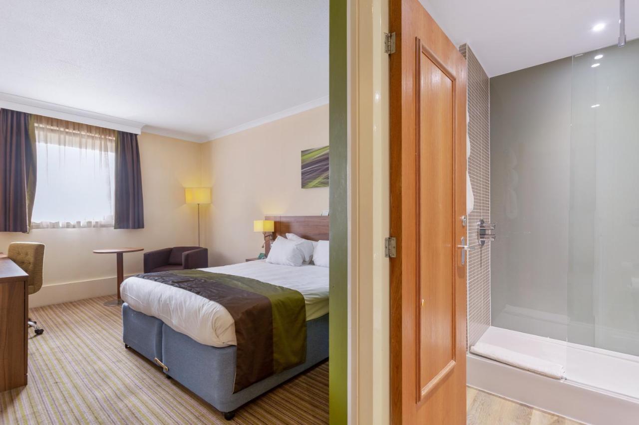 Standard Queen Room