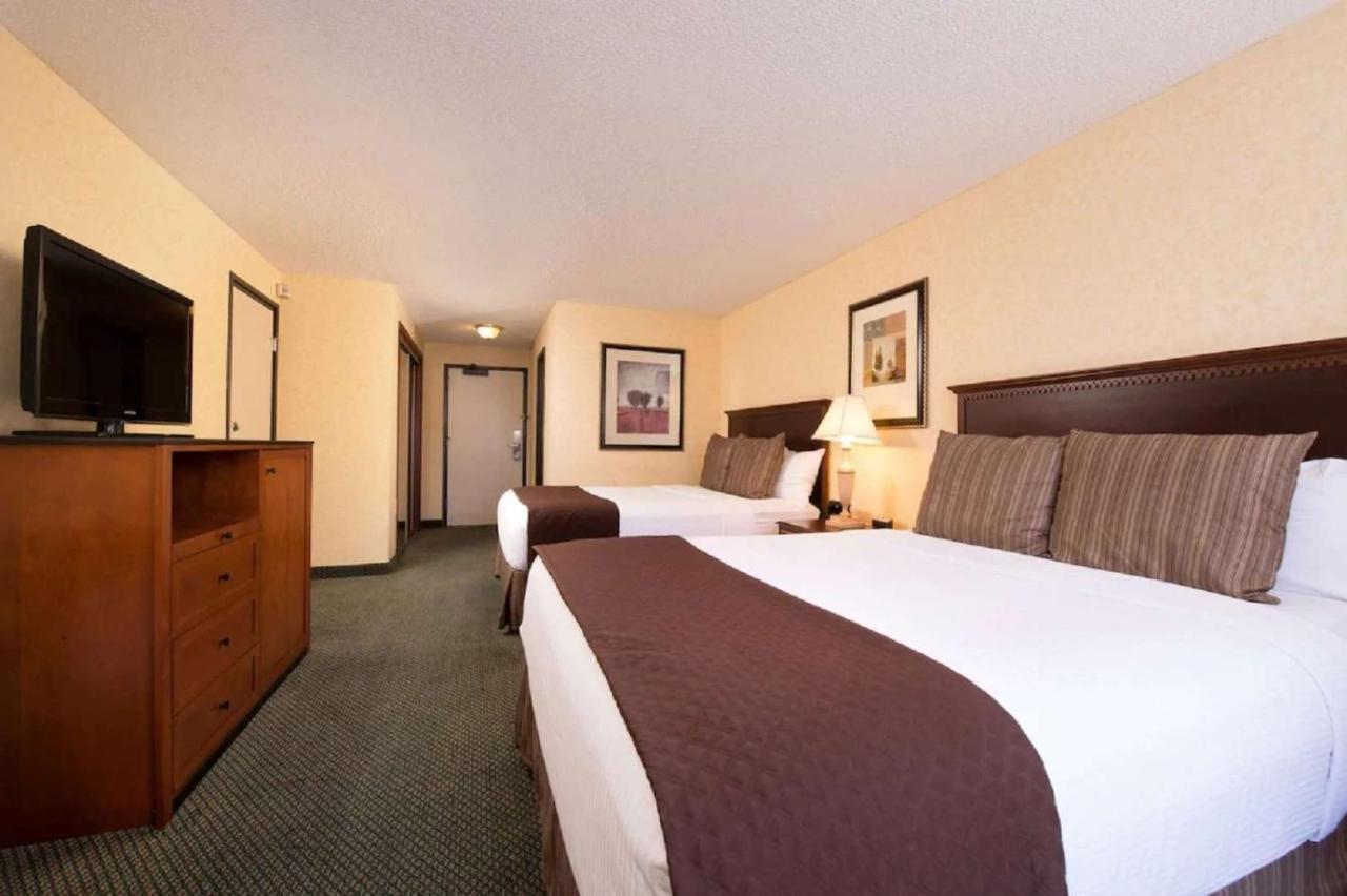 Economy Two Queen Room