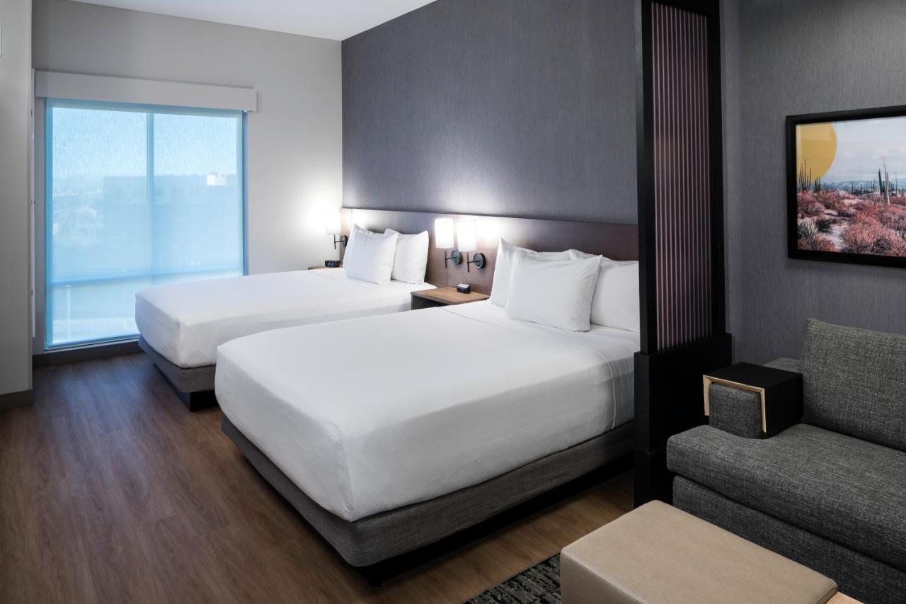 Queen Room with Two Queen Beds and Sofa Bed - High Floor