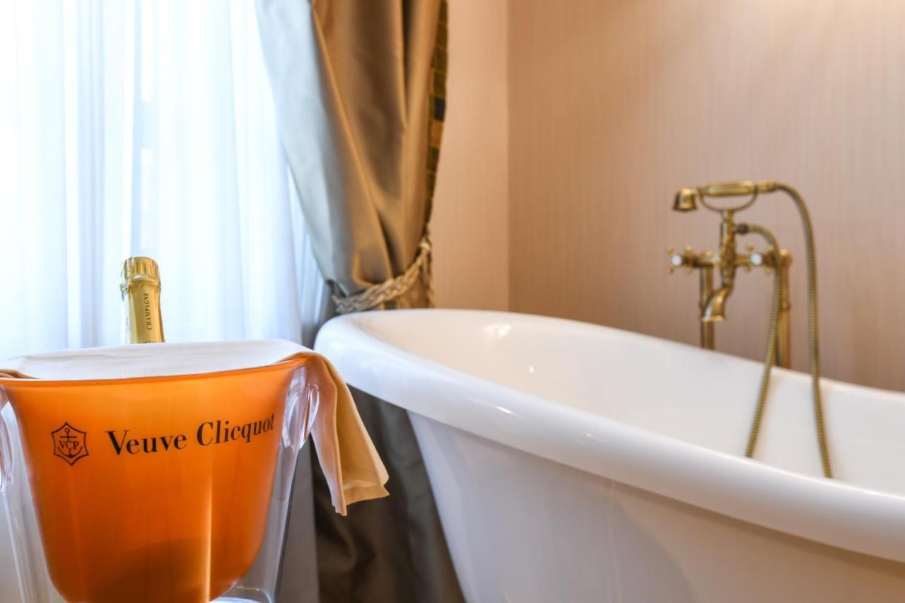 Deluxe Double Room Bath