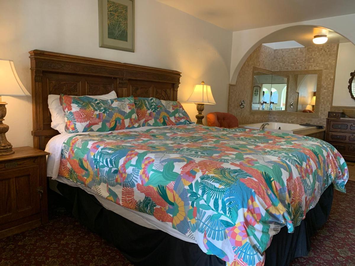 King Suite Spa Bath