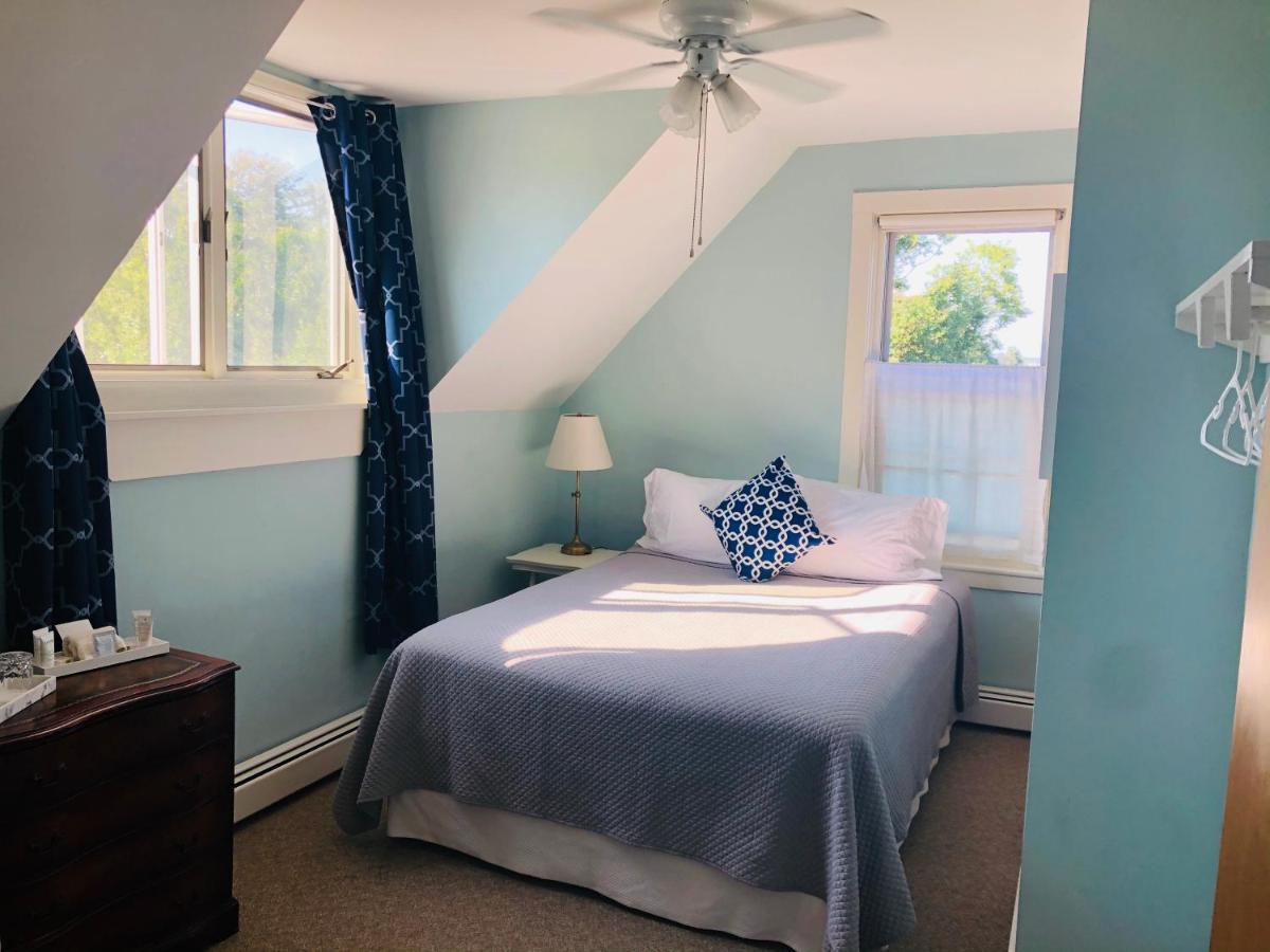 Double Room Private Bathroom
