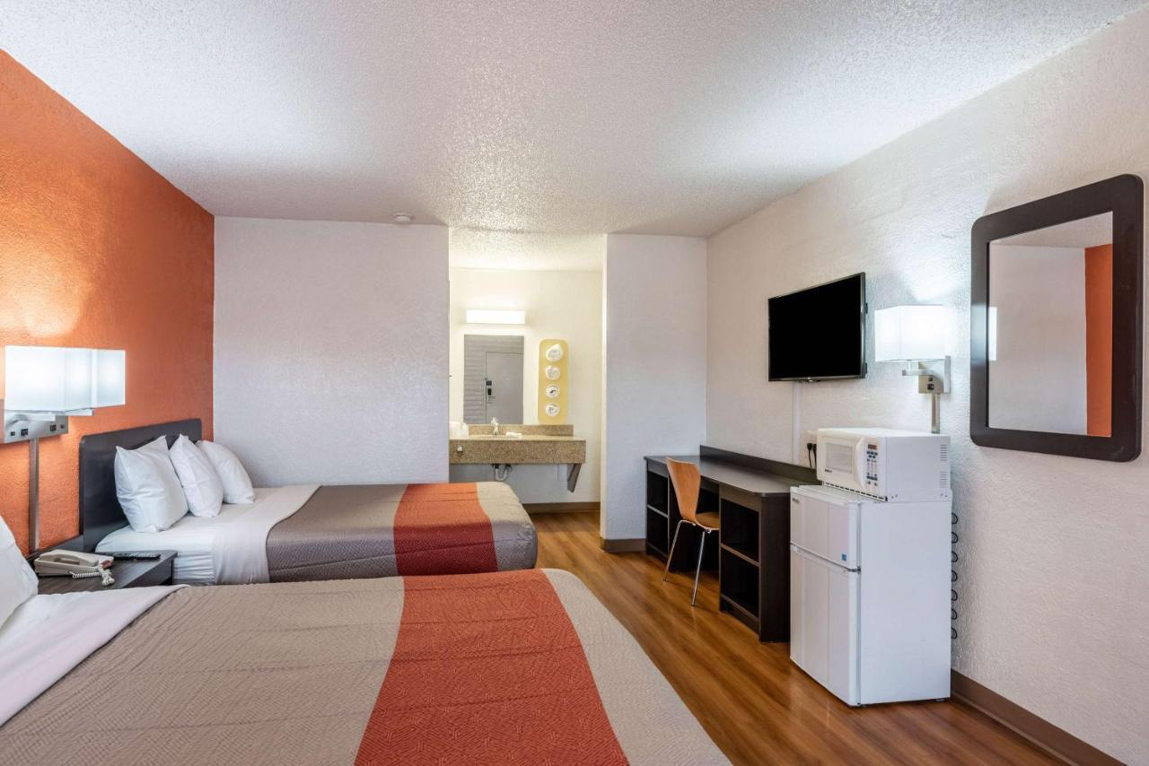 Deluxe Queen Room Two Queen Beds Non-Smoking