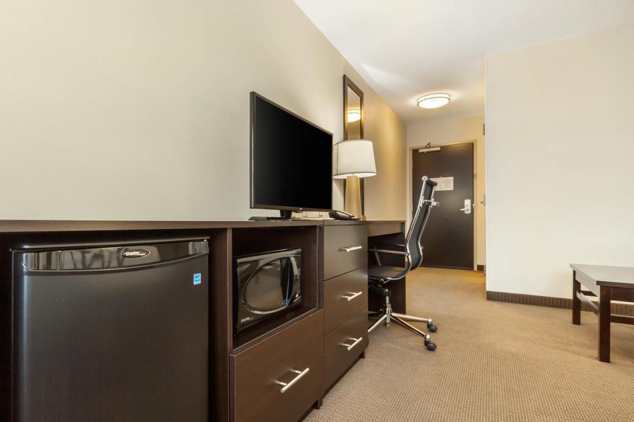 Suite with Two Queen Beds - Accessible/Non-Smoking