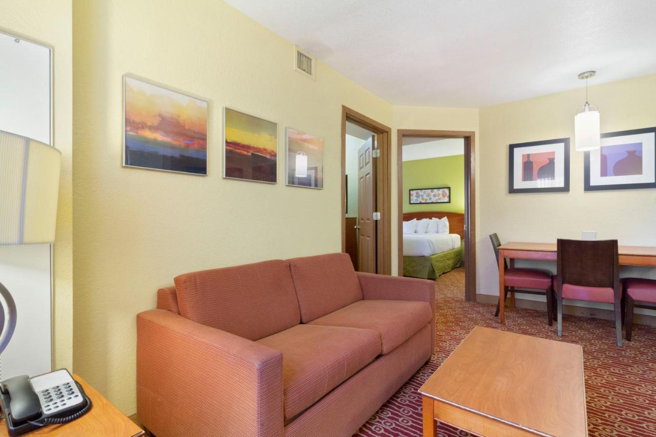 2 Bedroom Suite 2 Queen Beds Non-Smoking