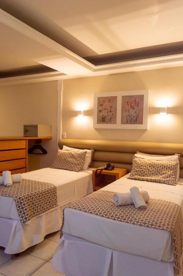 Quarto com 2 Camas de Solteiro