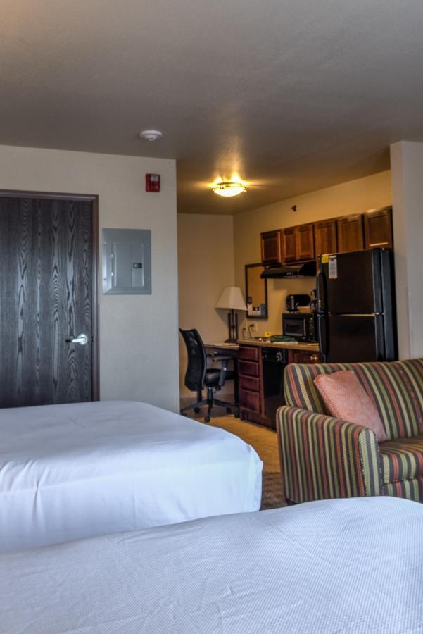 Queen Suite with Two Queen Beds - Non-Smoking