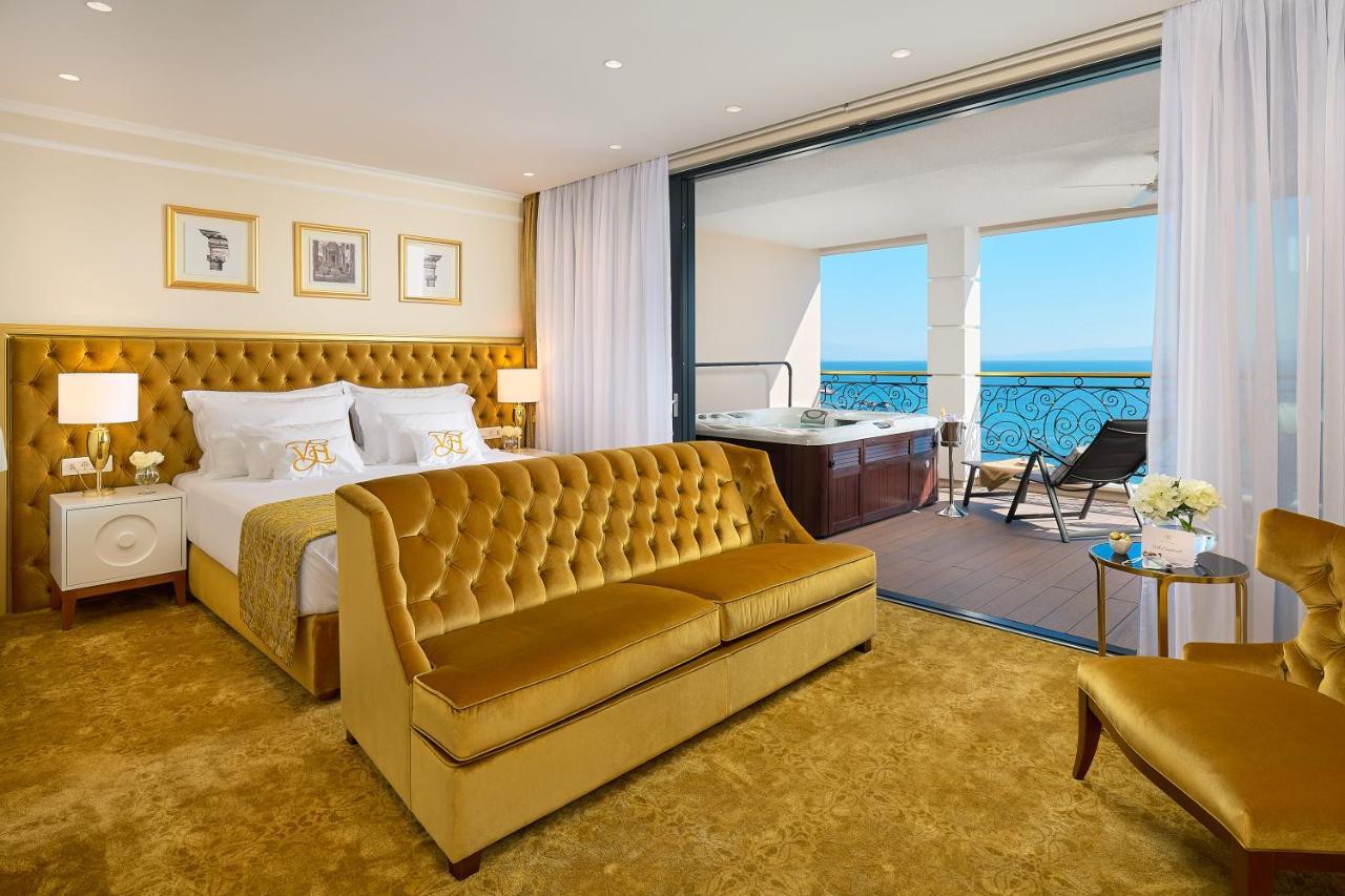 Luxury Suite Sea Front Outdoor Jacuzzi