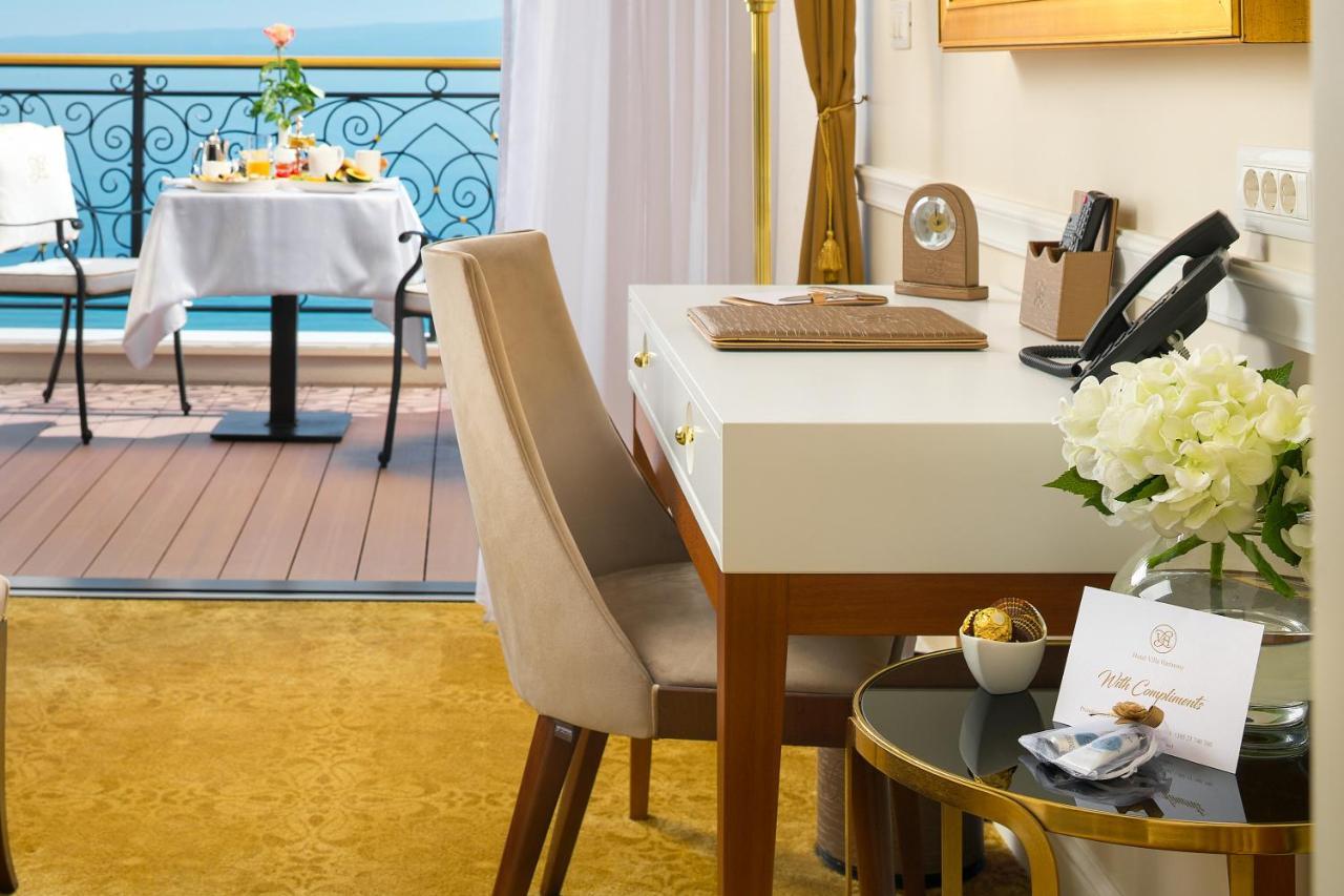 Camera Premium con letto matrimoniale o 2 letti singoli vista mare