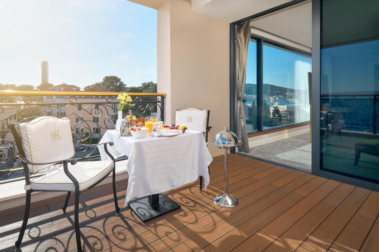 Luxury Suite Sea Front Outdoor Jacuzzi