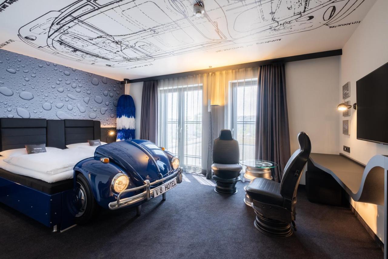 Theme room