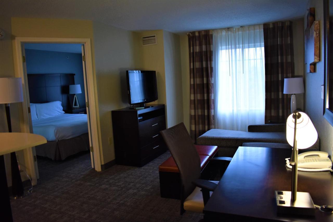 One-Bedroom King Suite