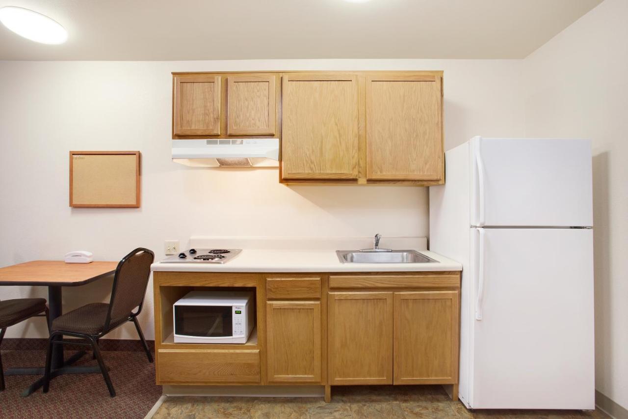 Efficiency Queen Room Accessible or Non Smoking