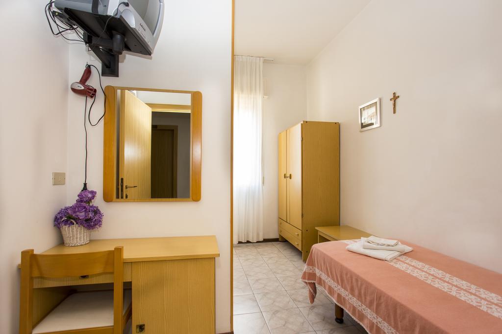 Single Room,109685202:JPEG
