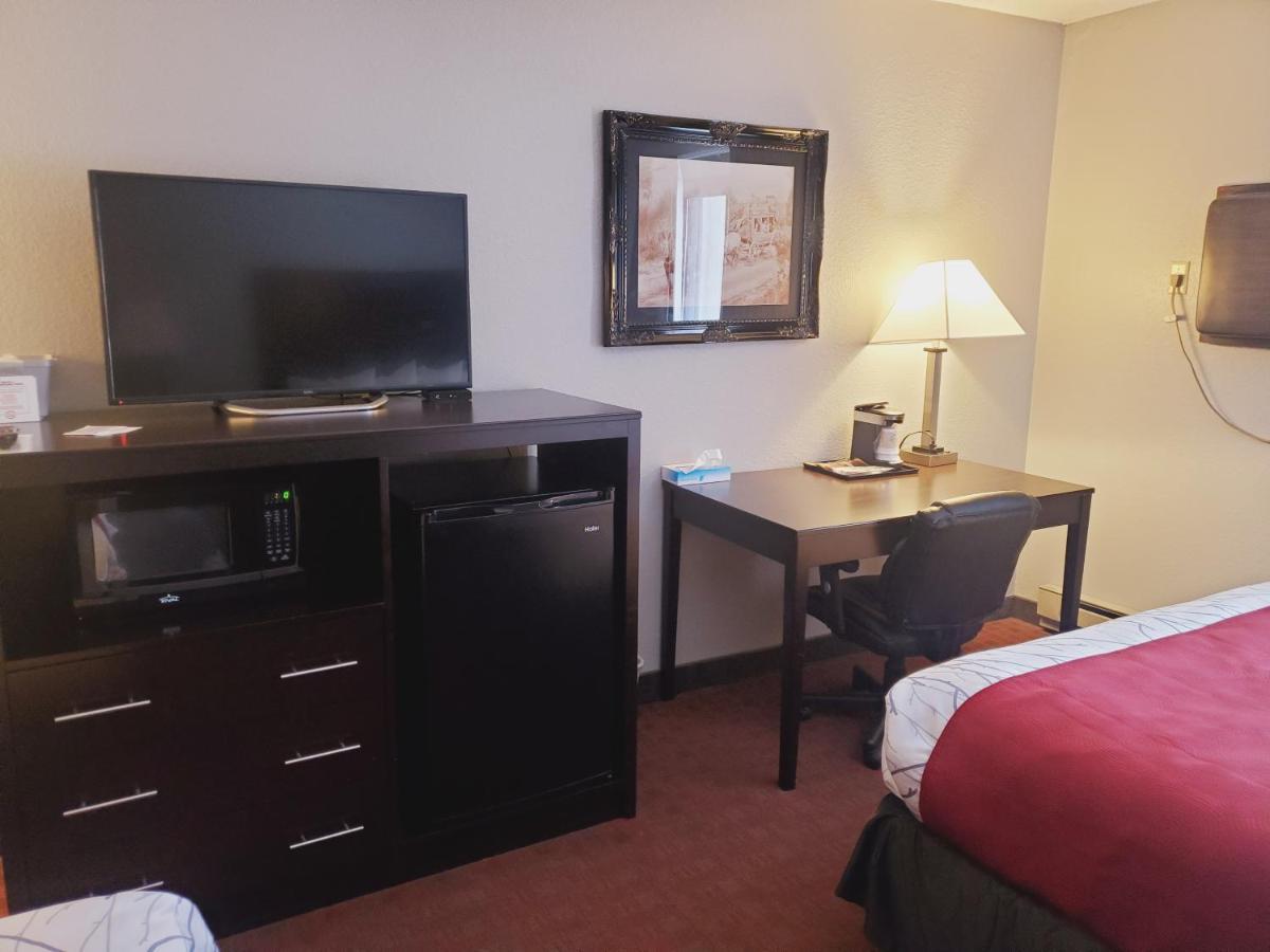 Queen Room Two Queen Beds Pet Friendly