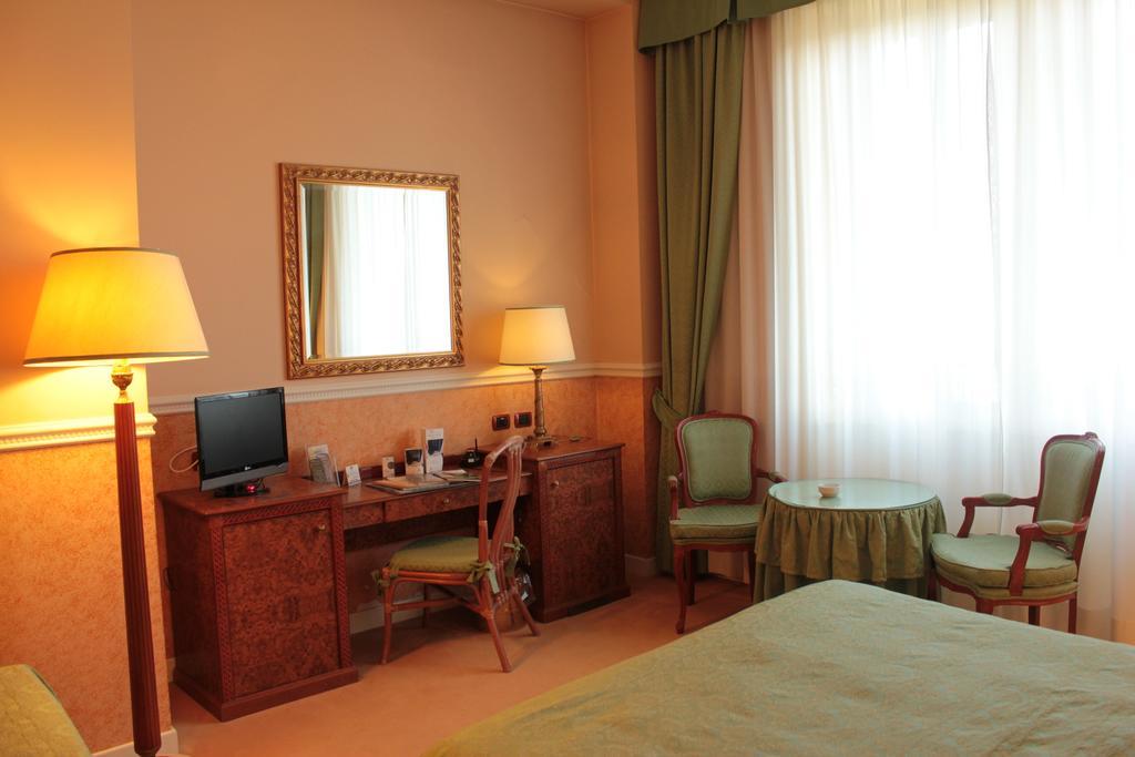 Deluxe Double Room,343222837:JPEG