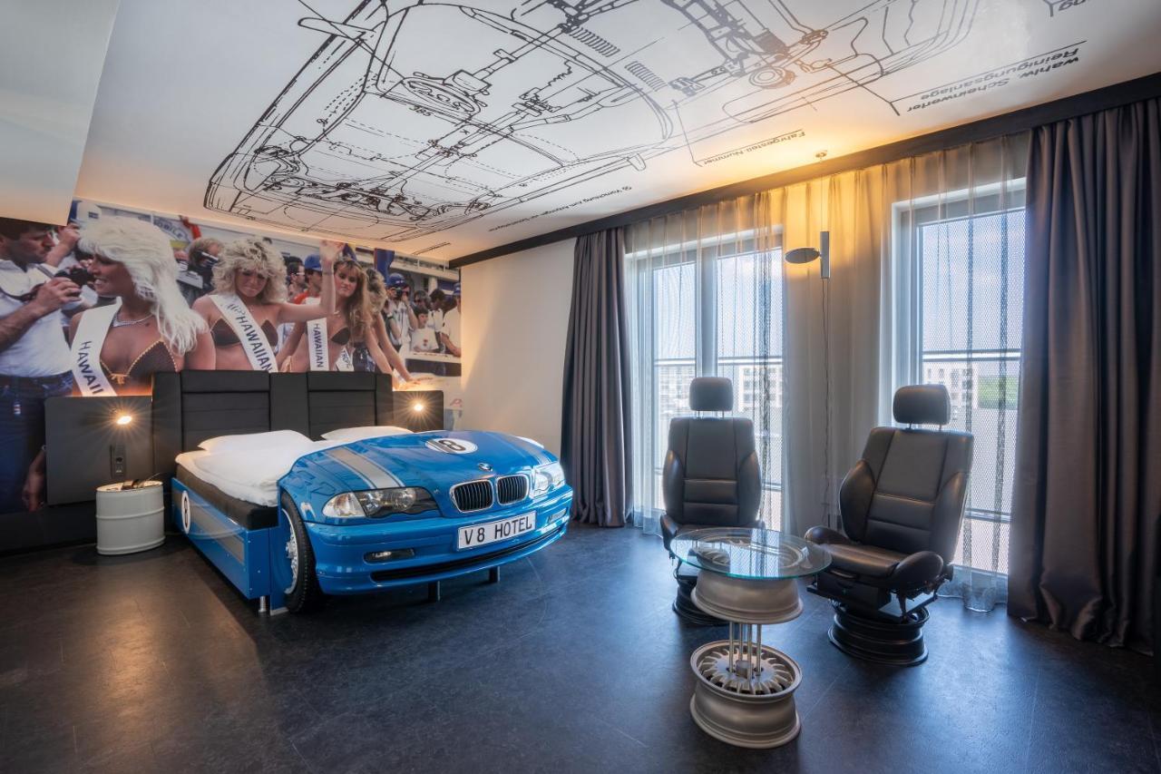 Theme room