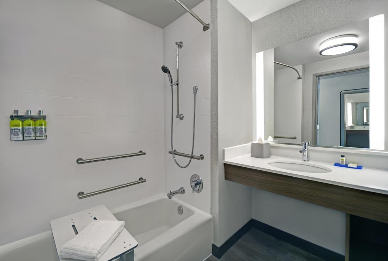 Standard King Room with Mobility Accessible Tub