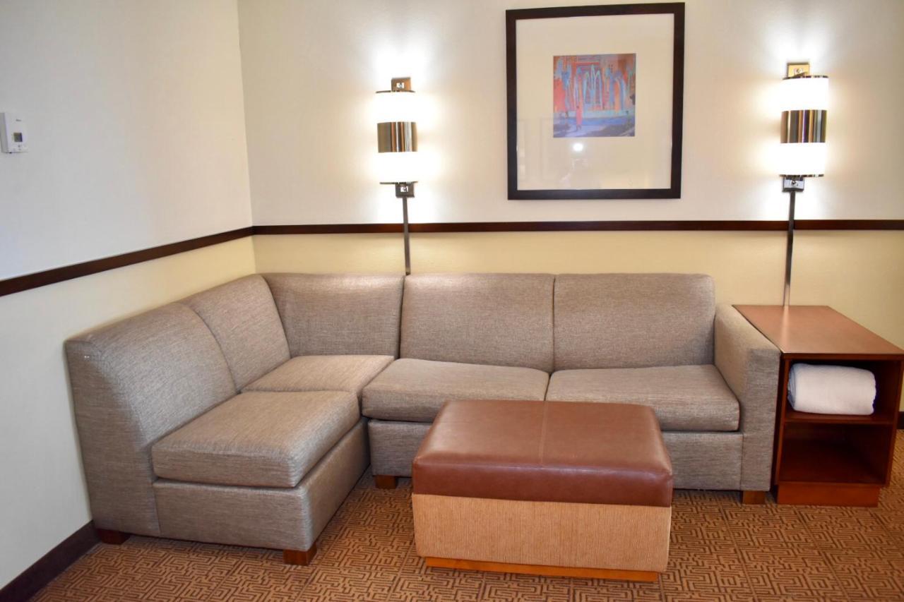 Queen Room Two Queen Beds Sofa Bed Accessible Tub,892852951:JPEG