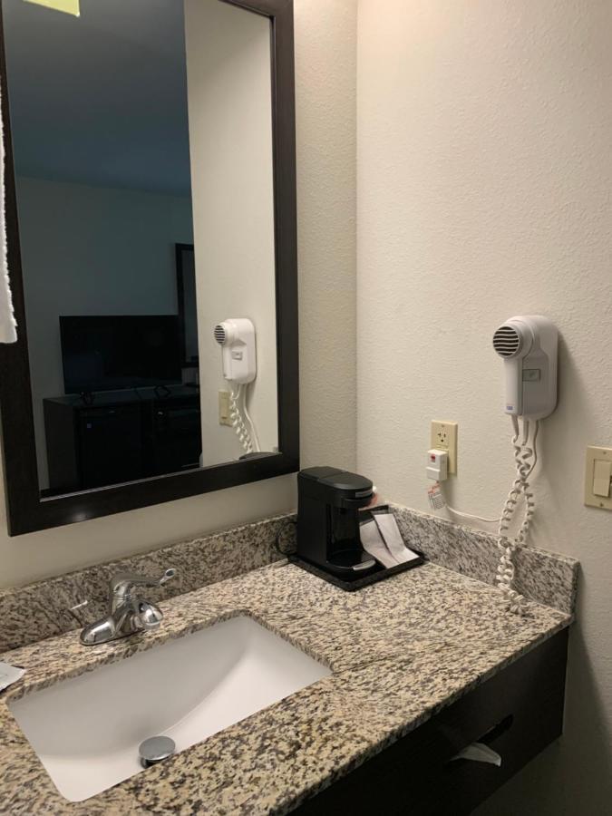 Standard King Room - Non-Smoking