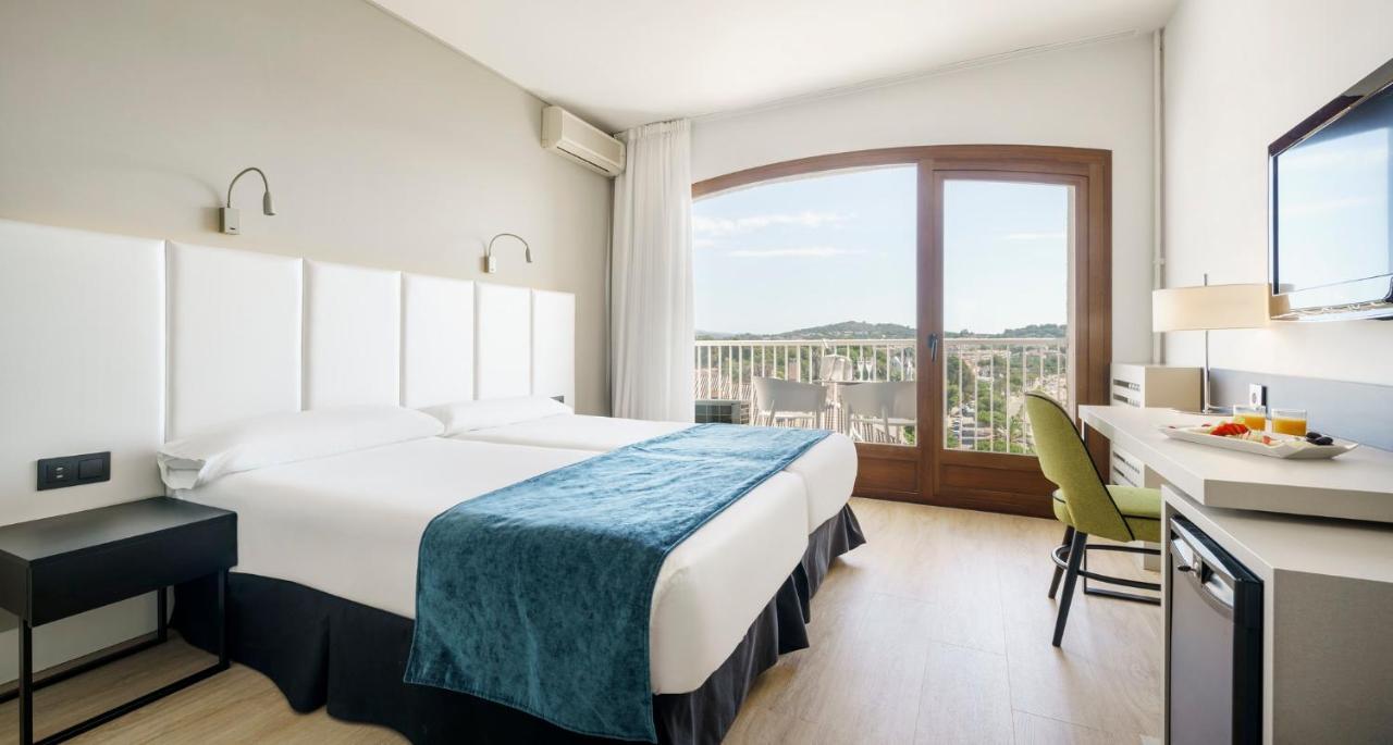 Double or Twin Room Sea View High Floor
