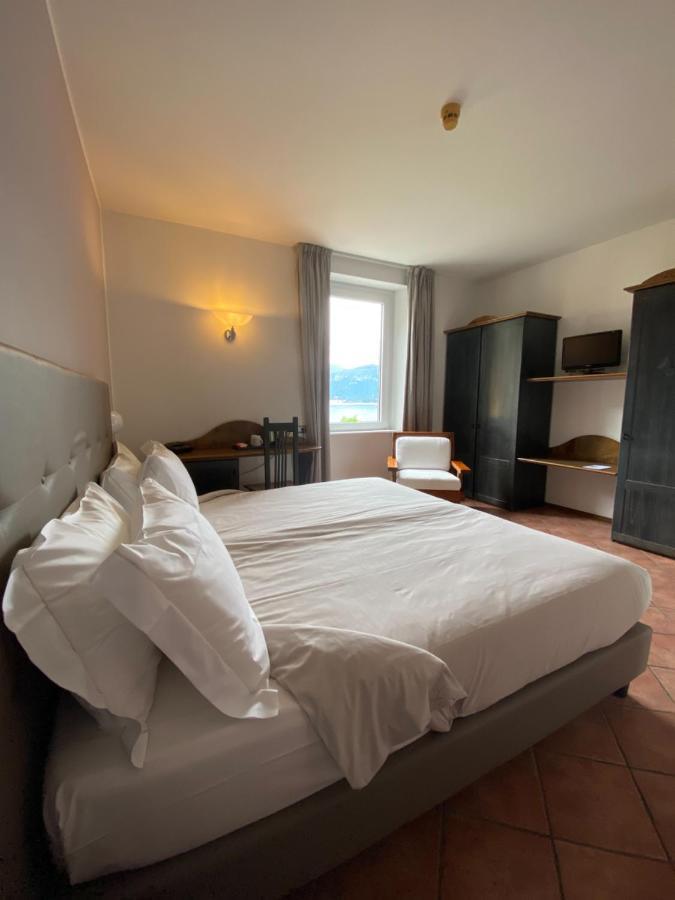 Double Room Lateral Lake View