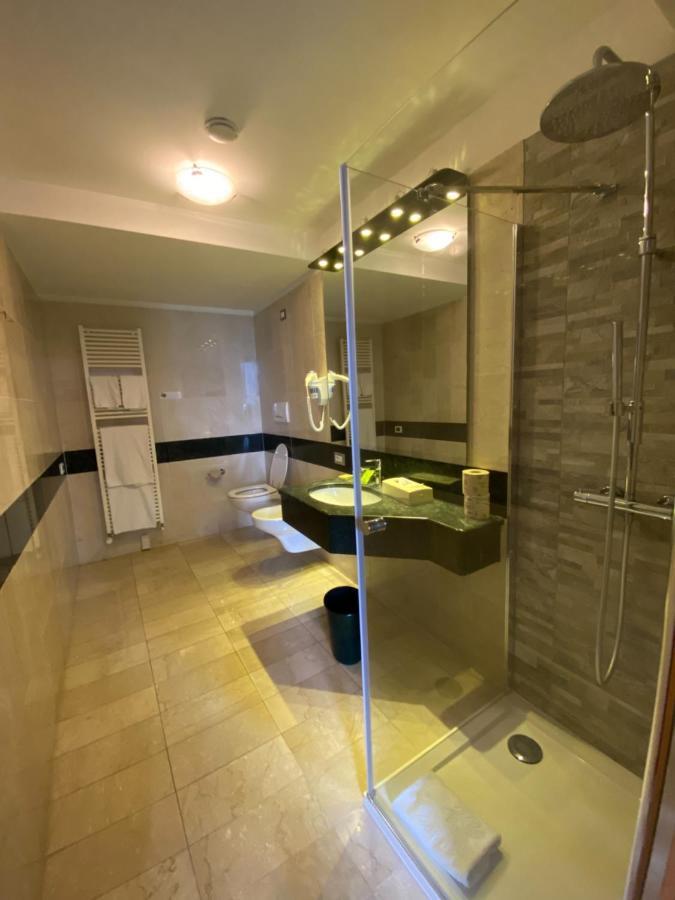 Double Room Lateral Lake View
