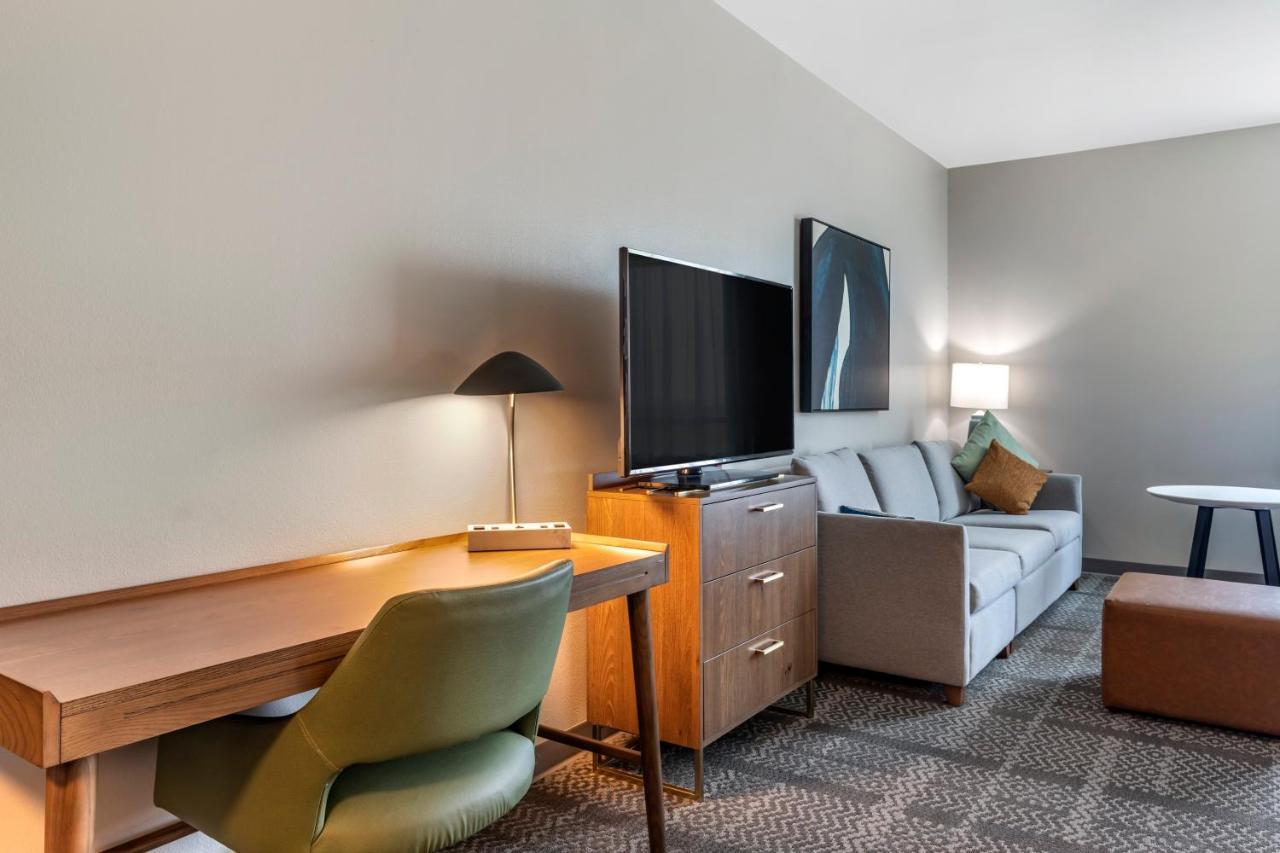 Studio Suite Two Queen Beds Non-Smoking