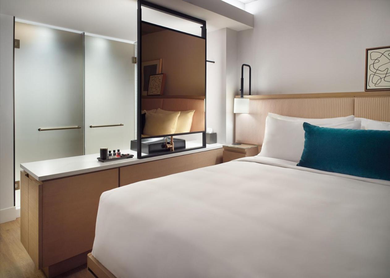 Artist Tower Studio Room 1 Queen Bed