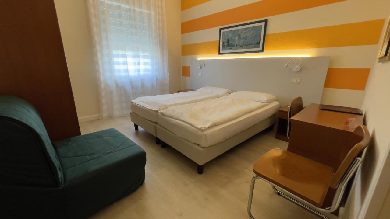 Doppel- oder Zweibettzimmer