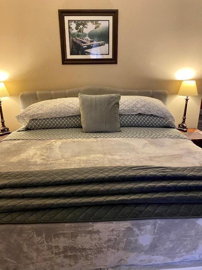Deluxe King Suite