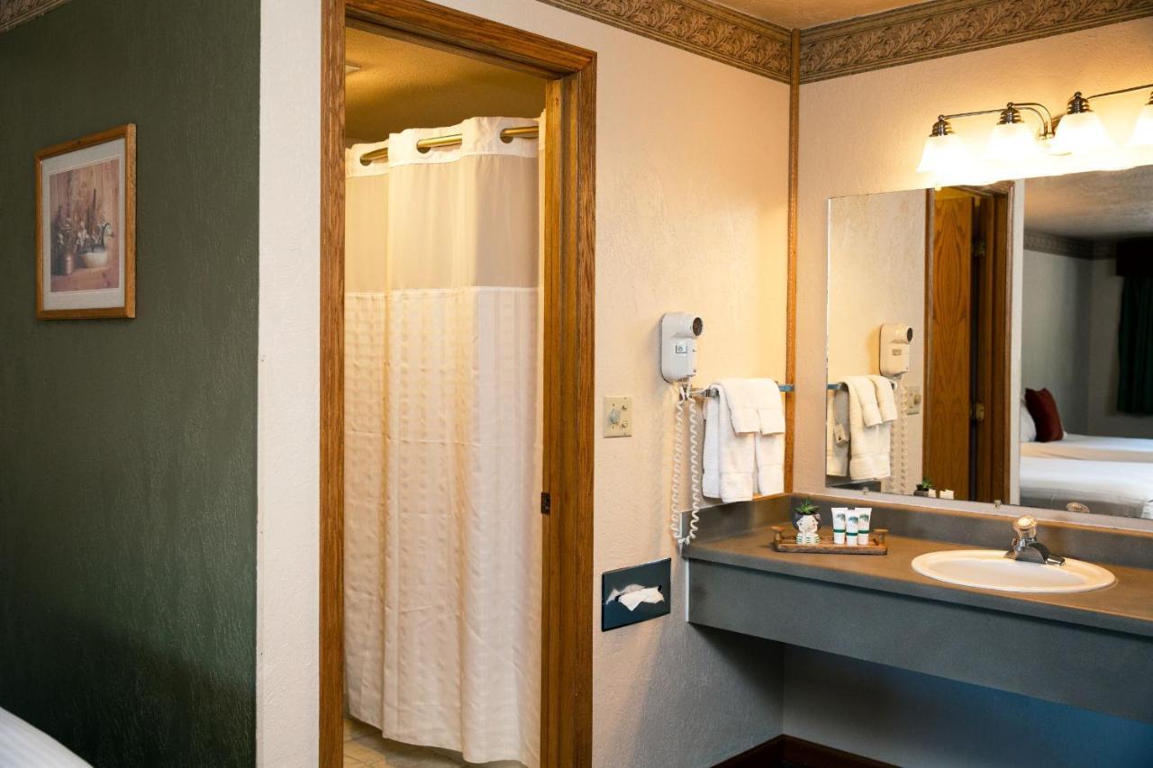Queen Room with Two Queen Beds - Non-Smoking