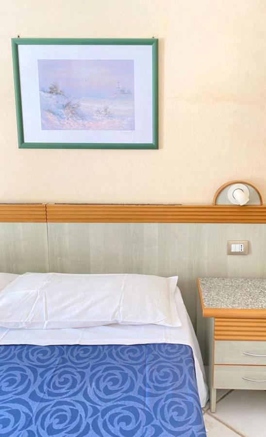 One-Bedroom Apartment,1117683039:JPEG
