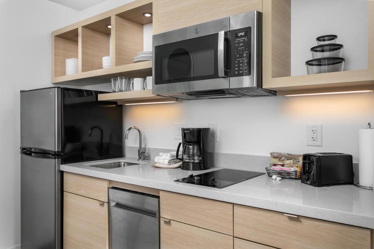 Studio King Room with City View - Mobility/Hearing Accessible with Roll-In Shower