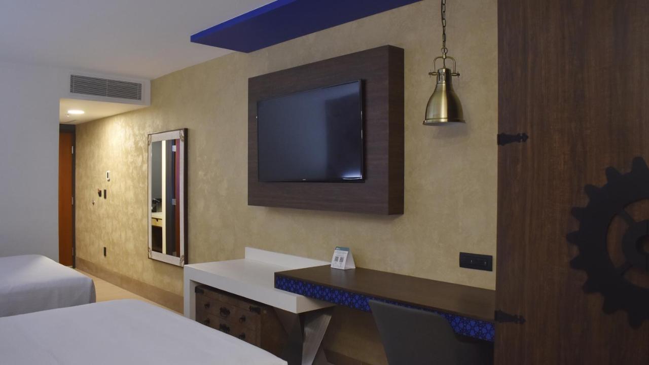 Location Room Two Beds Non-Smoking