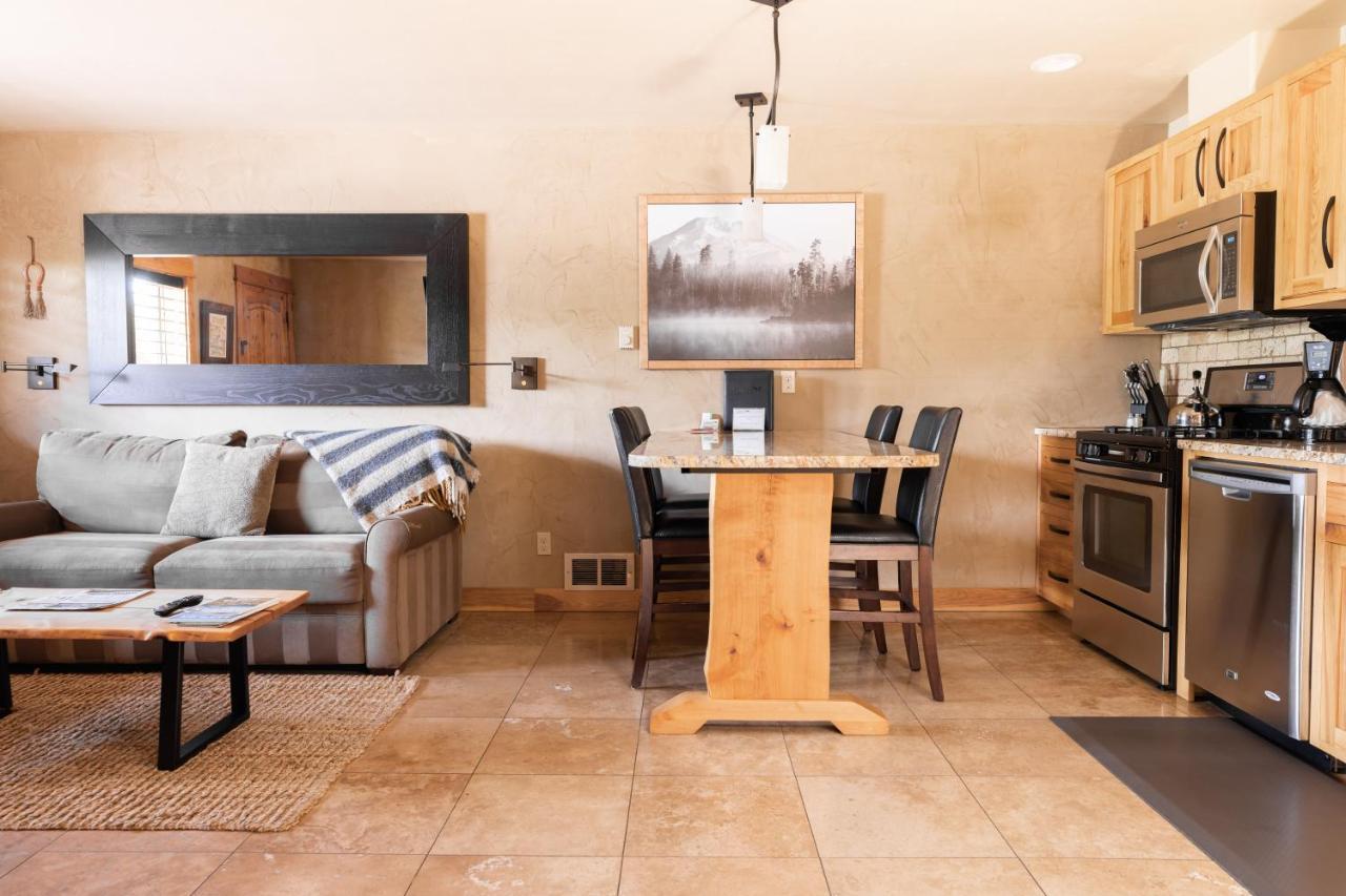 Deschutes River One-Bedroom King Suite