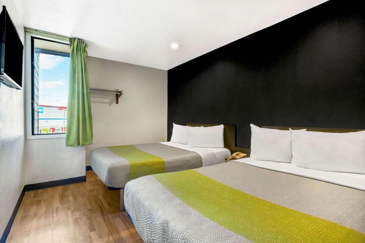 Deluxe Quadruple Room Non-Smoking
