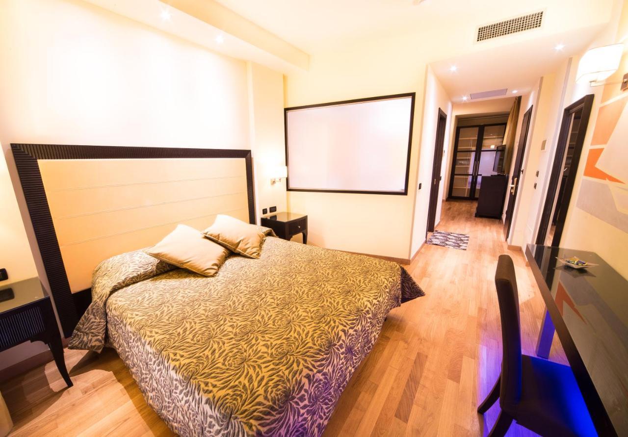 Queen Double Room Spa Bath,1589259299:JPEG