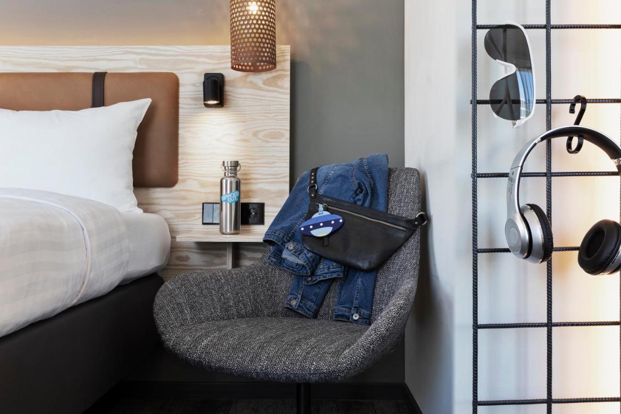 Moxy Queen Sleeper Guest room 1 Queen