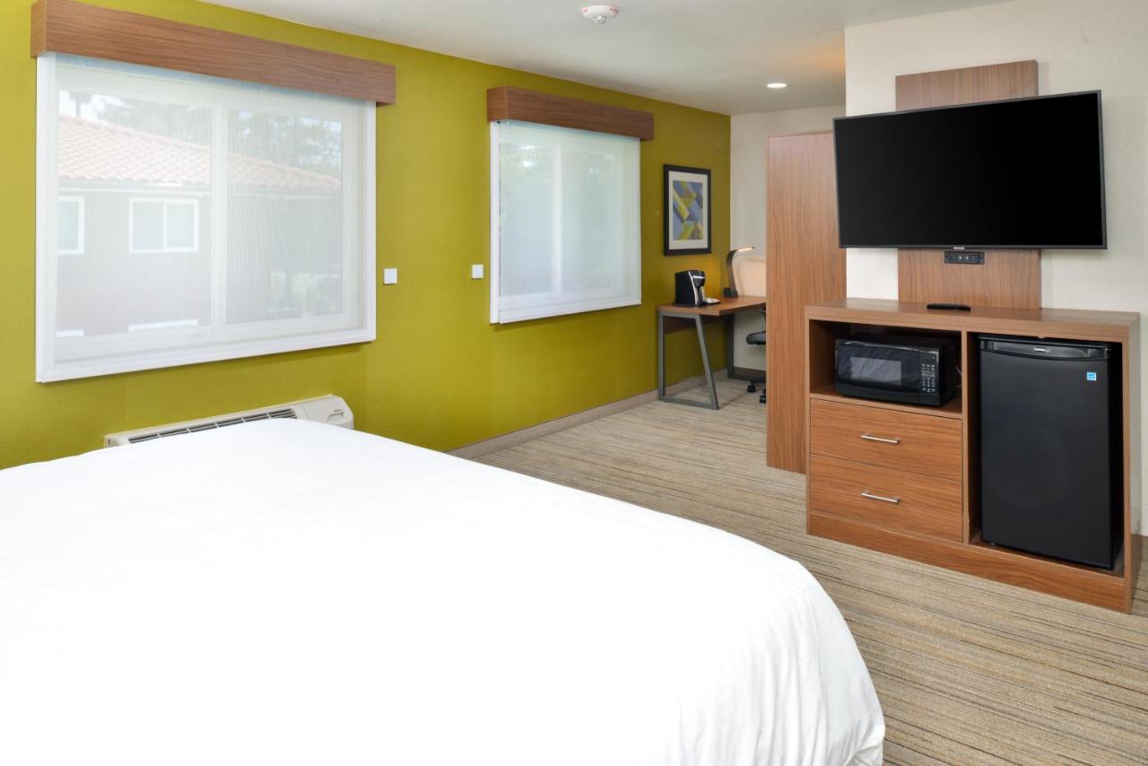Standard King Room with Mobility Accessible Roll-In Shower