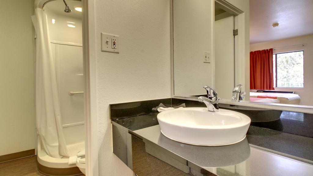 Quadruple Room - Non-Smoking