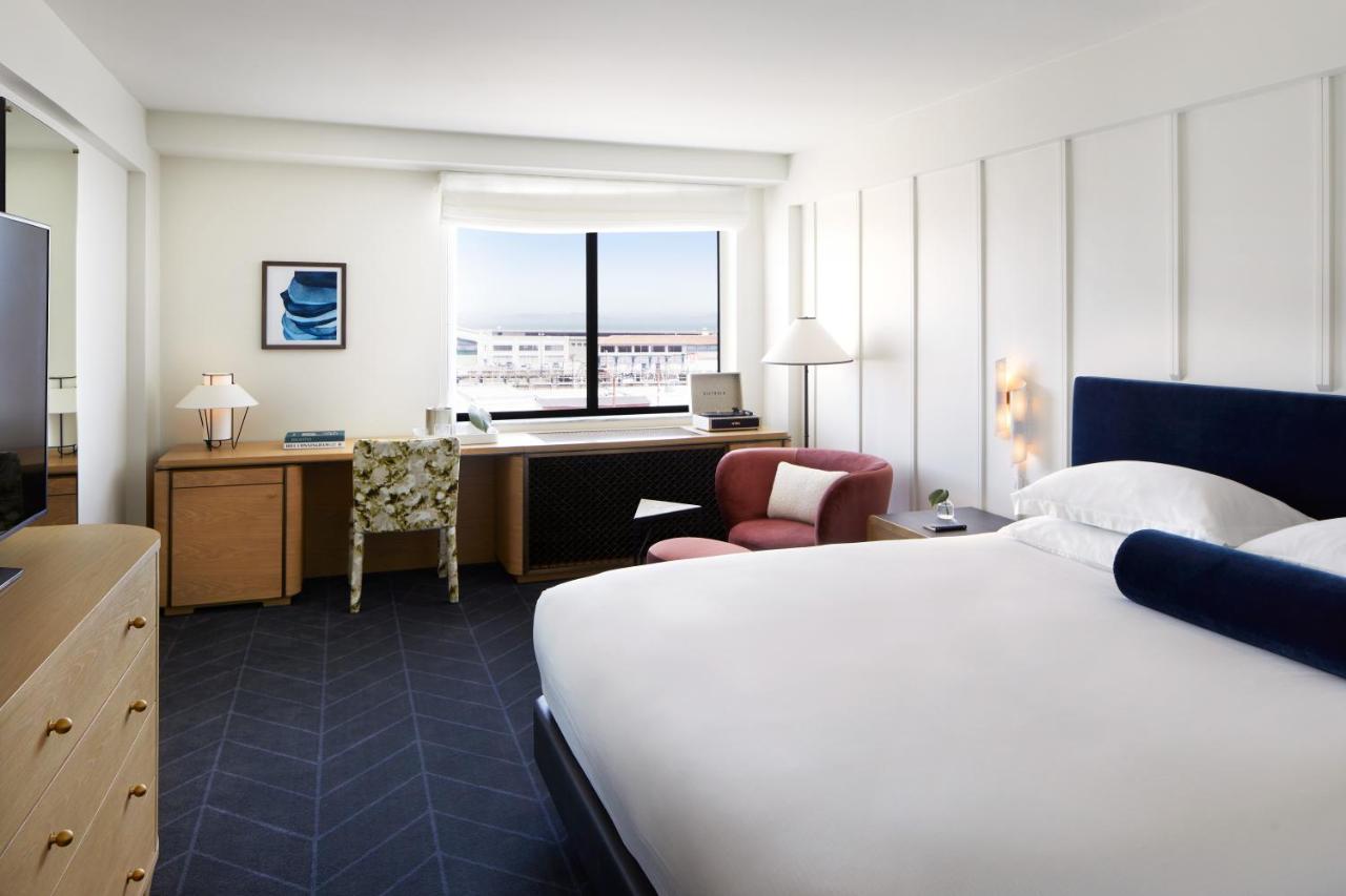Premium King Room with City View
