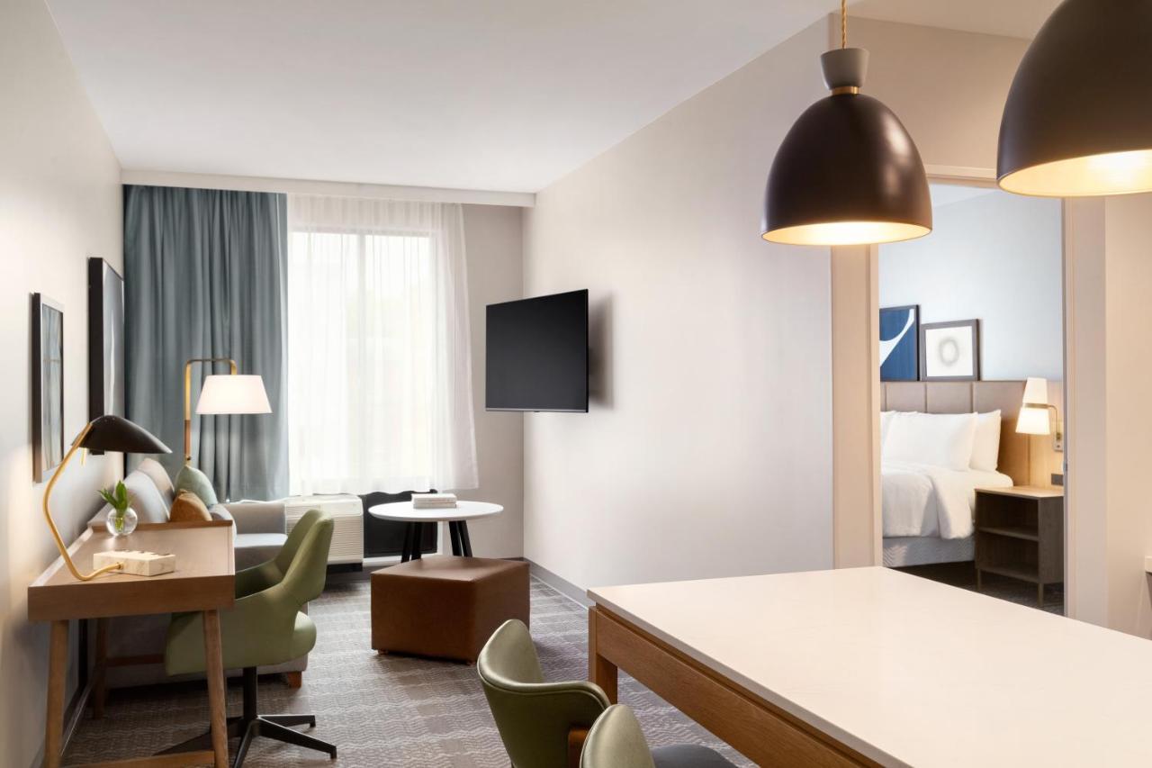 One-Bedroom King Suite