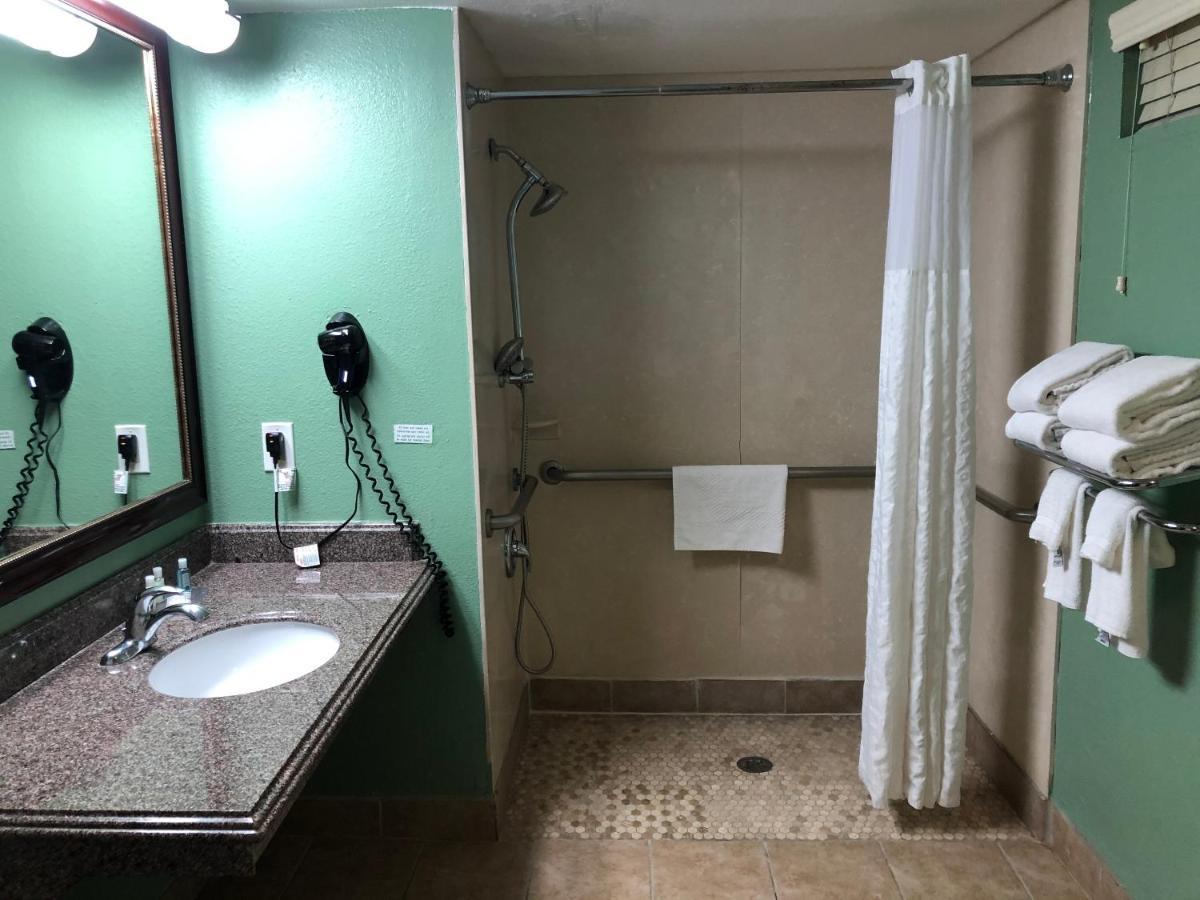 Accessible Room, 2 Queen Beds, Roll-In Shower, Non-Smoking