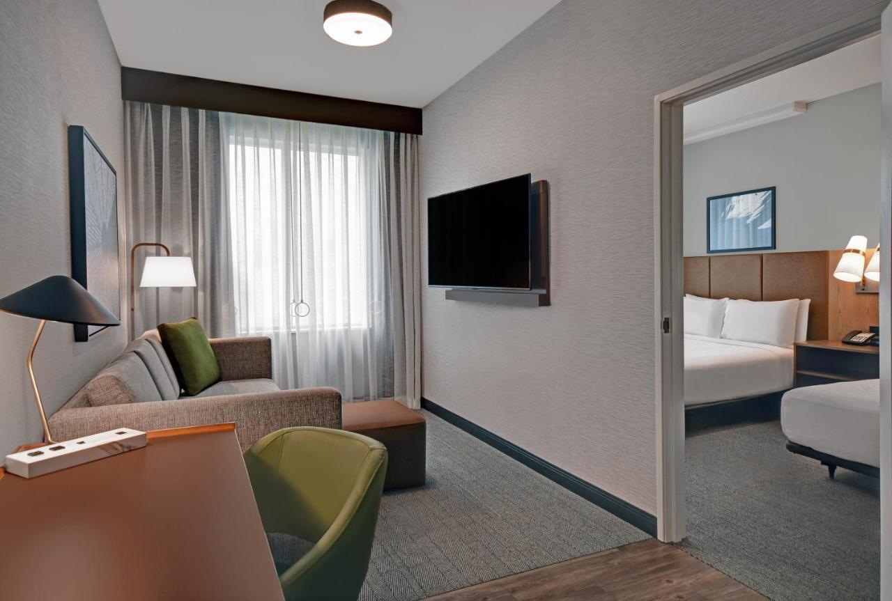 One-Bedroom Queen Suite Two Queen Beds