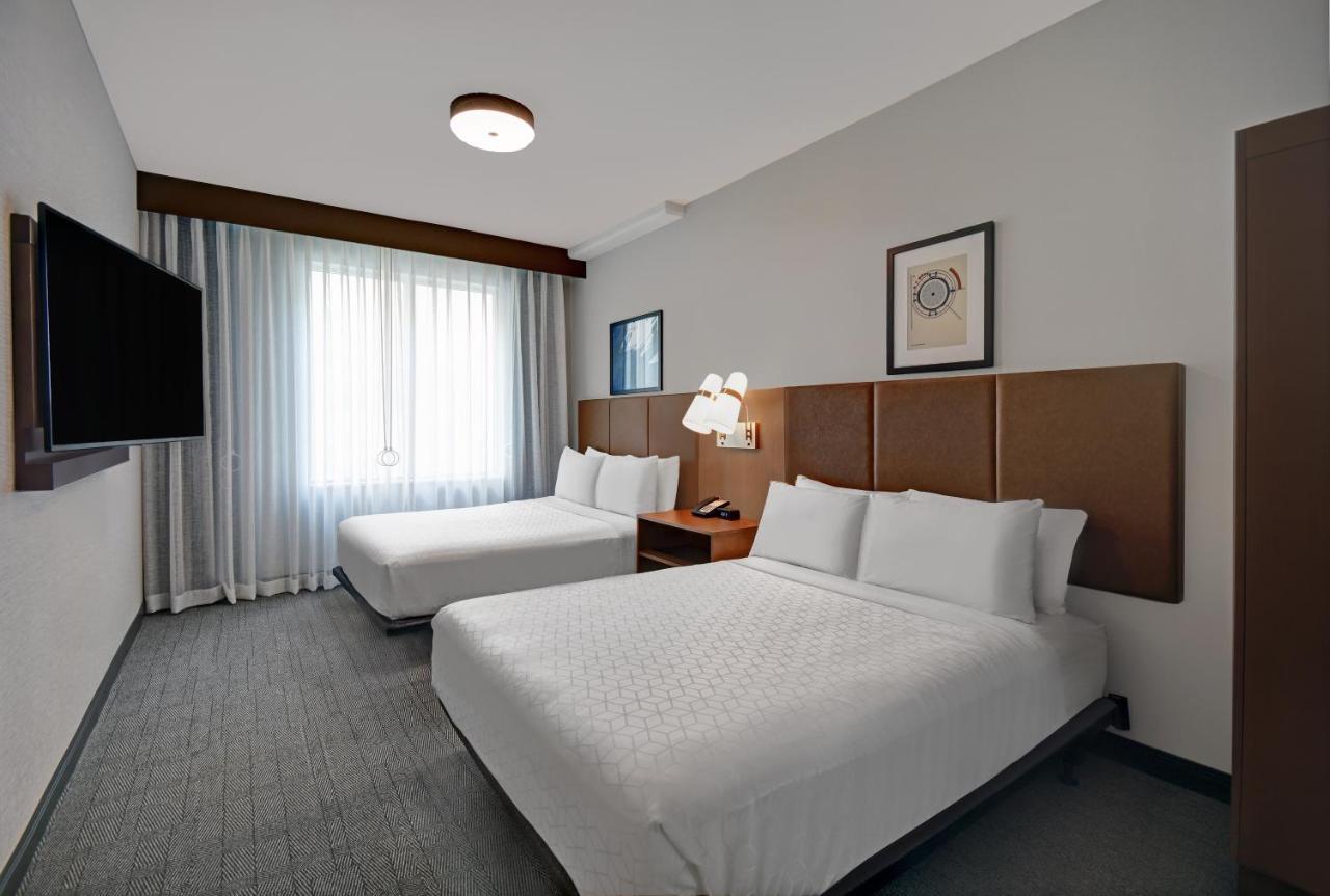One-Bedroom Queen Suite Two Queen Beds